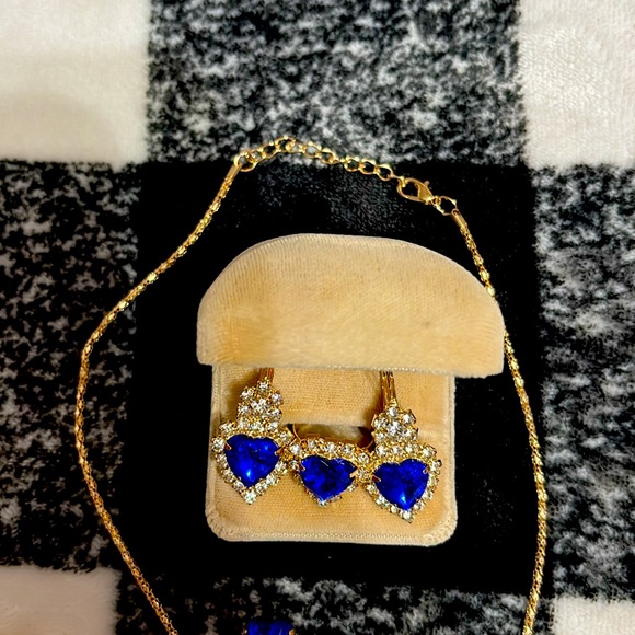 Elegant Blue Heart Jewelry Set - Picture 5 of 6